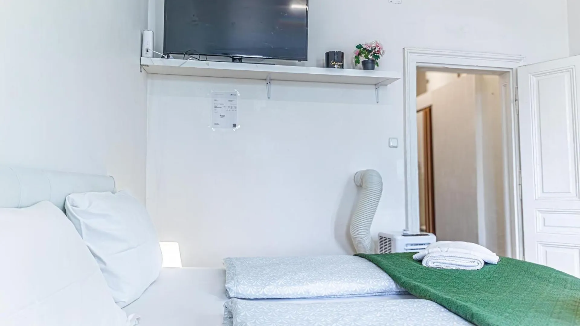 Homely Studio Near Millenium Tower Viena 0*,  Austria